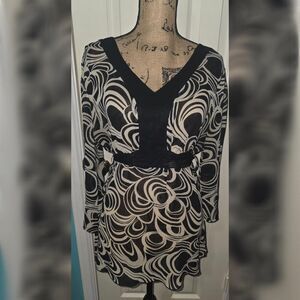 Essentials By Milano Black & White Swirl Tunic Top - Size XL